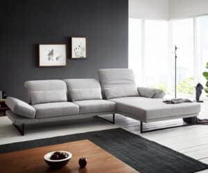 Ecksofa Enya 320x190 cm Flachgewebe Hellgrau Recamiere rechts mit Sitztiefenverstellung